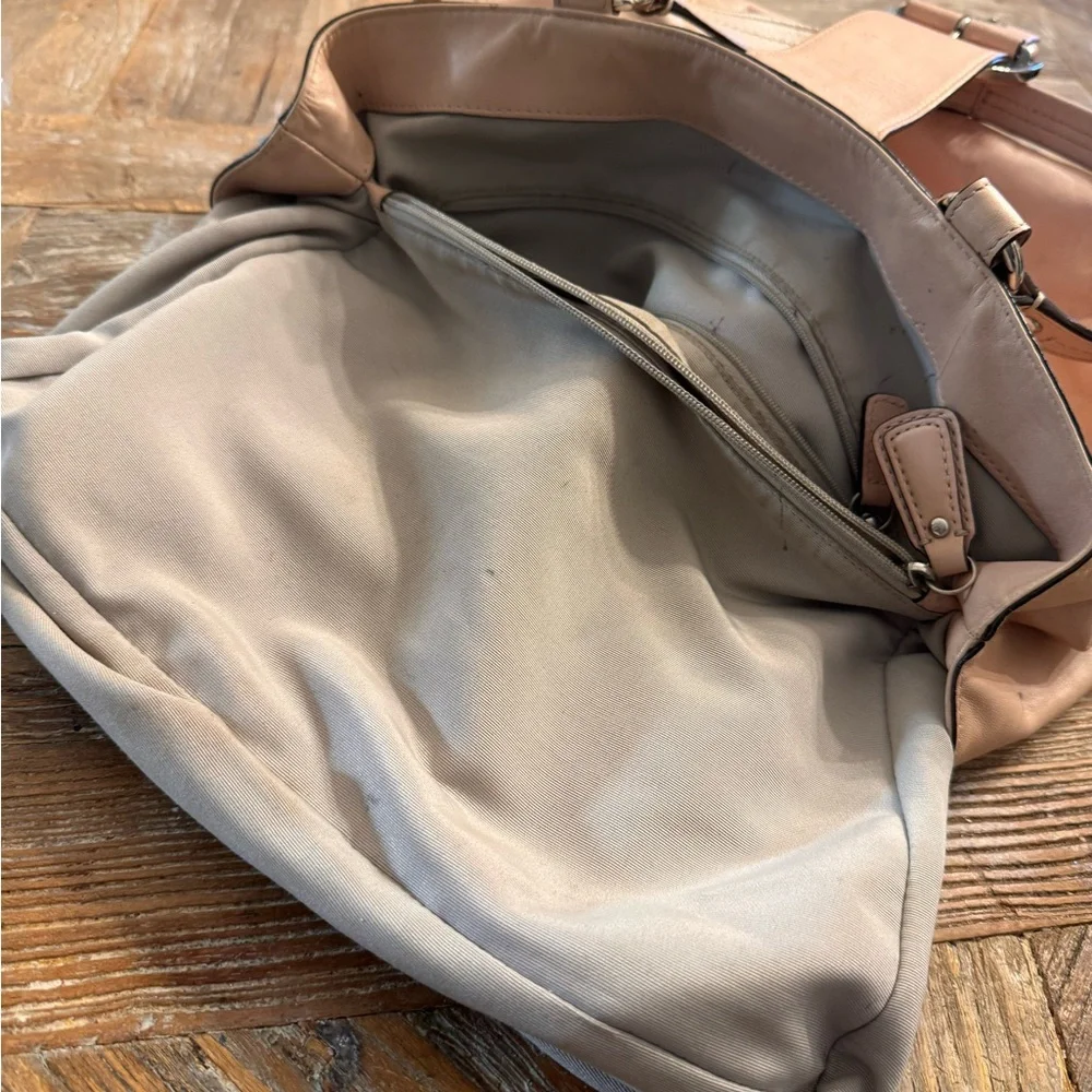 Coach Handbag in Blush Pink - Picture 15 of 15
